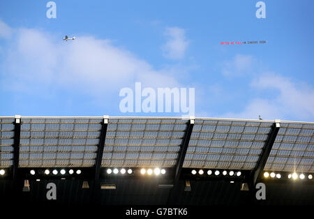 A plane flies a banner advertising the film United We Fall over the stadium during the Barclays Premier League match at the Etihad Stadium, Manchester. PRESS ASSOCIATION Photo. Picture date: Sunday September 21, 2014. See PA story SOCCER Man City. Photo credit should read: Dave Thompson/PA Wire. No use with unofficial audio, video, data, fixtures or club/league Stock Photo