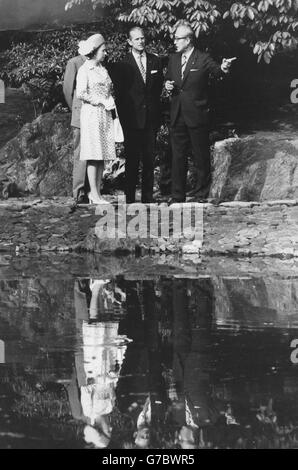 Queen Elizabeth II and the Duke of Edinburgh are given a tour of the Katsure Detached Palace garden in Tokyo by Tadashi Ishikawa, chief of the Kyoto office of the Imperial Household Agency. Stock Photo