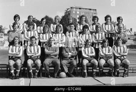 A new season's picture of Southampton Football Club's first team squad. Back (l-r): Paul Bennett, Joe Kirkup, Tony Byrne, Ron Davies, Eric Martin, Jim Steele, David Walker, Paul Gilchrist, and Bobby McCarthy. Middle (l-r): Don Taylor (physiotherapist), Mike Channon, Wayne Talkes, Roger Fry, John McGrath, Hugh Fisher, Tom Jenkins and George Horsfall (trainer). Front (l-r): Brian O'Neil, Terry Paine, Stuart Williams (assistant manager), ET Bates (Manager), Gerry O'Brien, Bobby Stokes and Francis Burns. Stock Photo