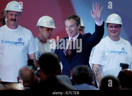 The Prime Minister Tony Blair waves after singing 'Jerusalem' with the Redcar Corus Steelworks band at the closing of the Labour Party Conference in Brighton, East Sussex. Stock Photo