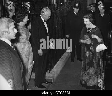 Queen Elizabeth II outside 10 Downing Street, bidding goodbye to retiring Prime Minister Harold Wilson and his wife Mary. Stock Photo