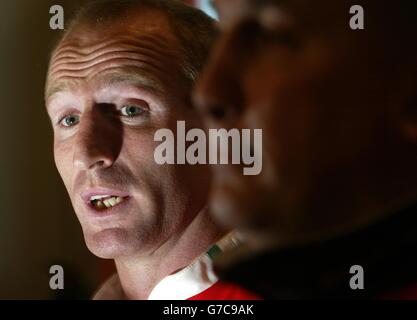 Wales' new rugby union captain Gareth Thomas (left) during a press conference with head coach Mike Ruddock at the Vale of Glamorgan Hotel, Cardiff. Stock Photo