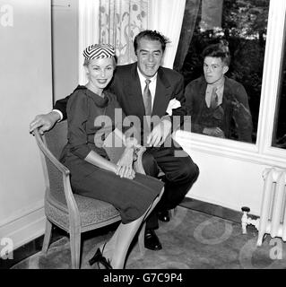 Film - Janet Leigh and Victor Mature - Savoy Hotel, London Stock Photo
