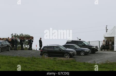 The coffin of former Democratic Unionist Party (DUP) leader and First Minister Rev Ian Paisley is carried to his grave at the Free Presbyterian Church in Ballygowan, Northern Ireland. Stock Photo