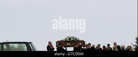 The coffin of former Democratic Unionist Party (DUP) leader and First Minister Rev Ian Paisley is carried to his grave at the Free Presbyterian Church in Ballygowan, Northern Ireland. Stock Photo