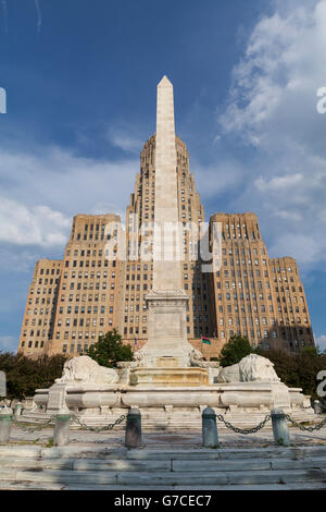 City hall in Buffalo, New York state with monument for US President William McKinley Stock Photo