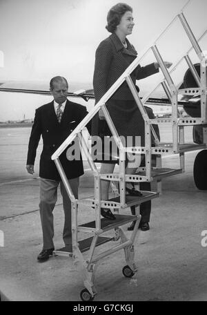 Queen Elizabeth II and the Duke of Edinburgh board an aircraft to fly to Lossiemouth. They were visiting their son Prince Andrew at Gordonstoun. Stock Photo