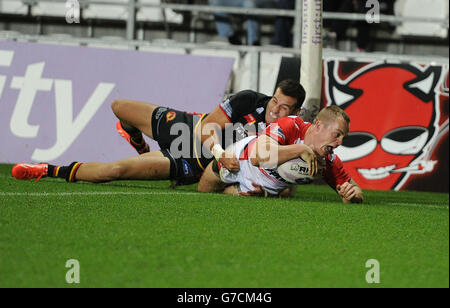 Rugby League - First Utility Super League - Play Off - St Helens v Catalans - Langtree Park Stock Photo