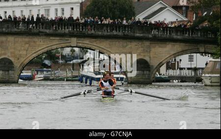 Great Britain's Olympic gold medal winning rowers, Matthew Pinsent, Ed Coode, James Cracknell and Steve Williams during a public row past on the Thames at Henley. The men's coxless four returned to their base at Henley-on-Thames, Oxfordshire, for a victory parade where crowds have gathered to welcome them home. Stock Photo