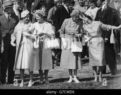 Queen Elizabeth stands with the Duke of Edinburgh and the Queen Mother at Epsom on Derby Day, while the Princess Royal and Princess Margaret converse. Stock Photo