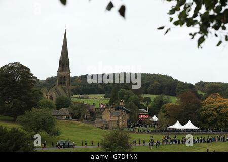 The hearse drives towards St Peter's Church for the funeral of the Deborah, the Dowager Duchess of Devonshire. Stock Photo