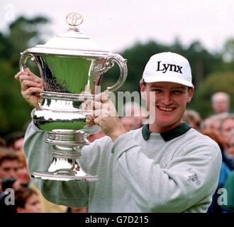 Ernie Els holds up the Trophy Stock Photo
