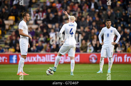 England's Harry Kane (left), Will Hughes (centre) and Jake Forster-Caskey (right) dejected after Croatia score during the UEFA Euro Under 21 2015 Qualifying Play-Off match at Molineux, Wolverhampton. Stock Photo