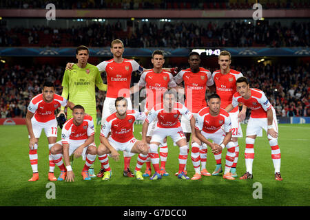 Arsenal line up (front row, left to right) Alexis Sanchez, Kieran Gibbs, Mathieu Flamini, Santi Cazorla, Alex Oxlade-Chamberlain and Mesut Ozil (Back Row) Wojciech Szczesny, Per Mertesacker, Laurent Koscielny, Danny Welbeck and Calum Chambers before the UEFA Champions League match at The Emirates Stadium, London. PRESS ASSOCIATION Photo. Picture date: Wednesday October 1, 2014, See PA story SOCCER Arsenal. Photo credit should read: Andrew Matthews/PA Wire. Stock Photo