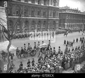 Queen Mary's coffin, borne on a horse-drawn gun carriage of the King's Troops Royal Horse Artillery, was taken from the Queen's Chapel, Marlborough House to Westminster Hall for the lying-in-state. The cortege is pictured passing the Cenotaph in Whitehall. Following the gun carriage are the Dukes of Kent, Gloucester, Windsor and Edinburgh. Stock Photo