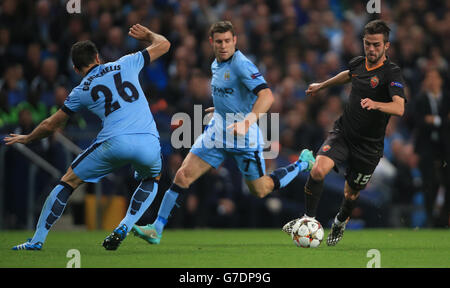 Roma's Miralem Pjanic gets past Manchester City's Martin Demichelis and James Milner Stock Photo