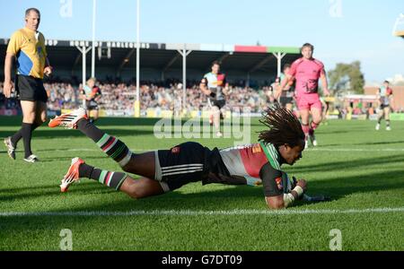 Harlequins' Marland Yarde dives in to score his second and his side's seventh try during the Aviva Premiership match at Twickenham Stoop, London.
