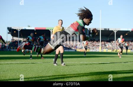 Harlequins' Marland Yarde dives in to score his second and his side's seventh try during the Aviva Premiership match at Twickenham Stoop, London.