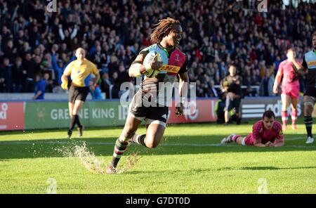 Harlequins' Marland Yarde runs in to score his second and his side's seventh try during the Aviva Premiership match at Twickenham Stoop, London.