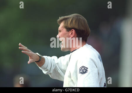 Soccer - 1994-95 UEFA Cup Winners' Cup - First Round - 2nd Leg - Viktoria Zizkov v Chelsea - FK Viktoria Stadion, Prague. Chelsea manager Glenn Hoddle. Stock Photo