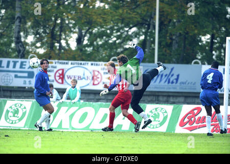 Soccer - 1994-95 UEFA Cup Winners' Cup - First Round - 2nd Leg - Viktoria Zizkov v Chelsea - FK Viktoria Stadion, Prague Stock Photo