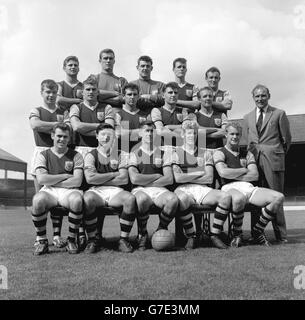Members of Burnley FC, who are striving this season for the Football League and FA Cup 'double'. They are set to play Leyton Orient in a Fourth Round FA Cup replay tomorrow. (Back row, l-r) W. Marshall, Jim Furnell, Adam Blacklaw, Ian Lawson and Trevor Meredith. (Centre, l-r) Alex Elder, Brian Miller, Walter Joyce, John Angus, Tommy Cummings and Harry Potts (manager). (Front row, l-r) John Connolly, Jimmy McILory, Jimmy Adamson, Ray Pointer and Gordon Harris. Stock Photo