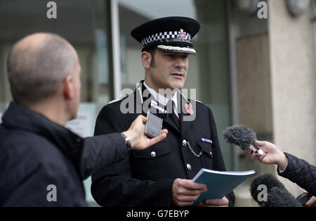 Surrey Police Assistant Chief Constable Stuart Cundy makes a statement outside Guildford Police Station, after John Lowe was convicted of the murders of Christine and Lucy Lee. Stock Photo