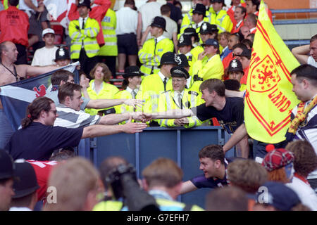 Scotland and England fans shake hands at the end of the Euro '96 clash at Wembley. England won the game 2-0. Stock Photo