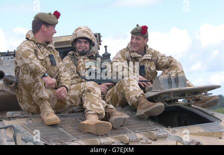 Paul Lowe (right) from Fife, who was one of the three members of the Black Watch killed Thursday November 4, 2004, by a suicide bomber at a vehicle checkpoint on the second day of their controversial deployment to support US troops south of Baghdad. He is pictured on Salisbury Plain with his cousin Barry (left) and brother Craig, during a training exercise before the Battalion's initial deployment to southern Iraq. Stock Photo