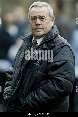 Former Liverpool player Ian St John arrives at Sheffield cathedral where the funeral of Emlyn Hughes took place. Stock Photo