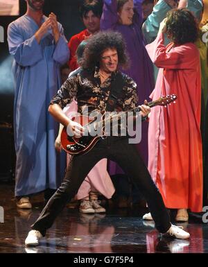 Brian May from Queen performs during the 2011 MTV Europe Music Awards ...