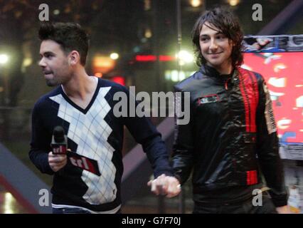 Presenters Dave Berry (left) and Alex Zane during MTV's TRL - Total Request Live - show at their new studios in Leicester Square, central London. Stock Photo
