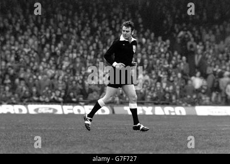 Soccer - Referee Pat Partridge - London Stock Photo