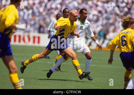 Soccer - World Cup USA 94 - Second Round - Saudi Arabia v Sweden - Cotton  Bowl, Dallas Stock Photo - Alamy