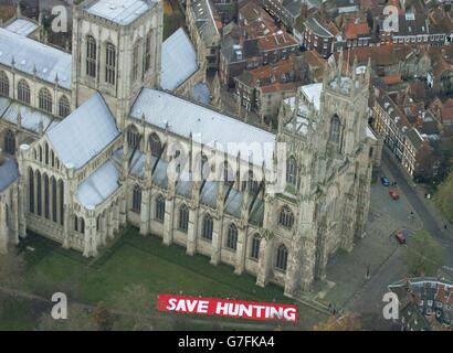 Hunt supporters place a banner in the gardens of York Minster after MPs backed an outright ban Tuesday evening. If peers reject the ban then the Government is expected to use the Parliament Act to force it through. A compromise to allow foxhunting under licence was overwhelmingly rejected in the Commons. Stock Photo