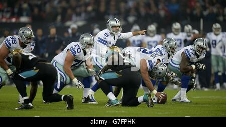Dallas Cowboys' Quarterback Tony Romo calls a play the NFL International match at Wembley Stadium, London. Picture date: Sunday November 9, 2014. See PA story GRIDIRON NFL. Photo credit should read: Andrew Matthews/PA Wire. Stock Photo