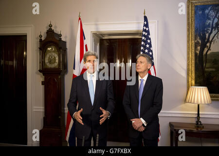 US Secretary of State John Kerry (left) speaks to the media about the attack that took place on worshippers in a Jerusalem synagogue as Foreign Secretary Philip Hammond listens before their breakfast meeting at 1 Carlton Gardens in London. Stock Photo