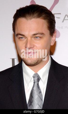 Leonardo DiCaprio arrives for the premiere of the new film 'Aviator' at the Mann's Chinese Theatre in Hollywood. Directed by Martin Scorcese, the film tells the story of avition pioneer Howard Hughes. Stock Photo