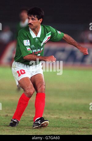 International Soccer. ASIA'96 Semi Final Iran v Saudi Arabia. Ali Daei, Iran Stock Photo