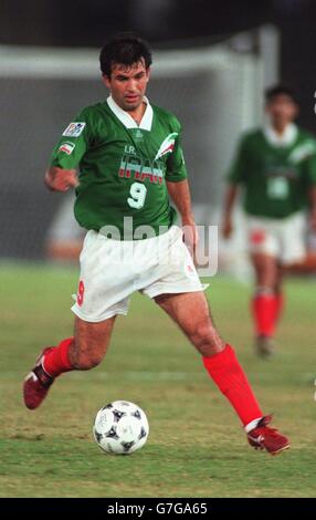 International Soccer. ASIA'96 Semi Final Iran v Saudi Arabia. Hamid Rezaestili, Iran Stock Photo
