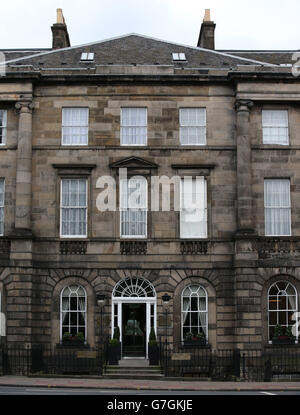 A general view of the plaque at the Crowne Plaza Edinburgh - The Roxburghe in Charlotte Square. Stock Photo