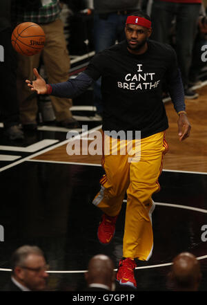 Kobe, Lakers wear 'I Can't Breathe' shirts in warmup