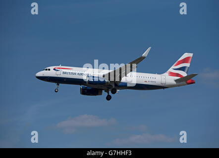 British airways Airbus 320-232 flying into London Heathrow Airport.  SCO 10,376. Stock Photo