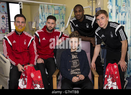 Soccer - Nottingham Forest Hospital Visit - Queens Medical Centre Stock Photo