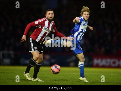 Soccer - FA Cup - Third Round - Brentford v Brighton and Hove Albion - Griffin Park. Brentford's Harlee Dean and Brighton and Hove Albion's Craig Mackail-Smith battle for the ball Stock Photo