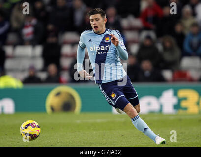 Soccer - Barclays Premier League - Sunderland v West Ham United - Stadium of Light. West Ham United's Aaron Cresswell Stock Photo