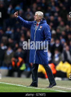 Soccer - Barclays Premier League - Manchester City v Arsenal - Etihad Stadium. Arsenal manager Arsene Wenger on the touchline during the Barclays Premier League match at the Etihad Stadium, Manchester.