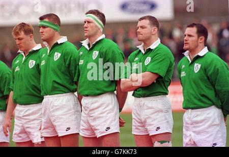 The Irish players stay silent during the playing of the British National Anthem at Lansdowne Road, Dublin Stock Photo