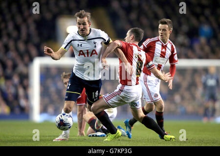 Tottenham Hotspur's Harry Kane (left) and Sheffield United's Michael Doyle battle for the ball during the Capital One Cup Semi Final, First Leg at White Hart Lane, London. Stock Photo