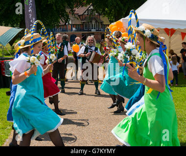 Shrewsbury Lasses, part of Shrewsbury Morris, performing at the 2016 Shrewsbury Food Festival in Shropshire, England, UK. Stock Photo